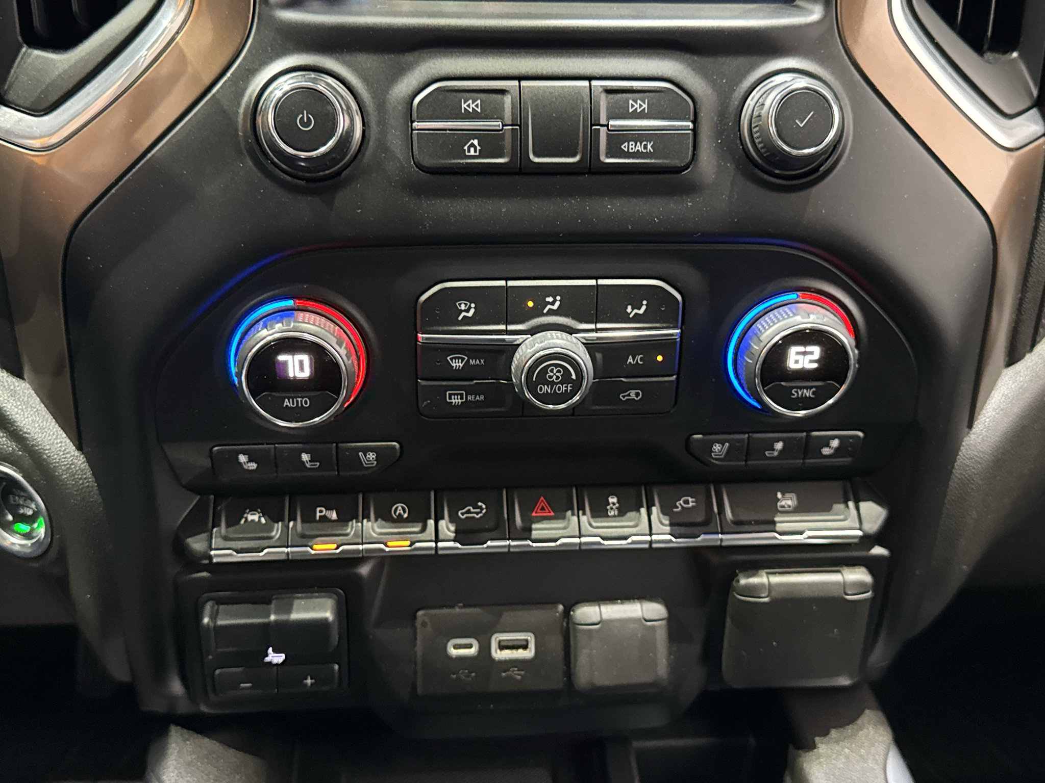 Used 2020 Chevrolet Silverado 1500 High Country w/ Technology Package AWD/4WD image 37