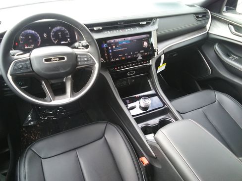 New 2026 Jeep Grand Cherokee Limited AWD/4WD image 13