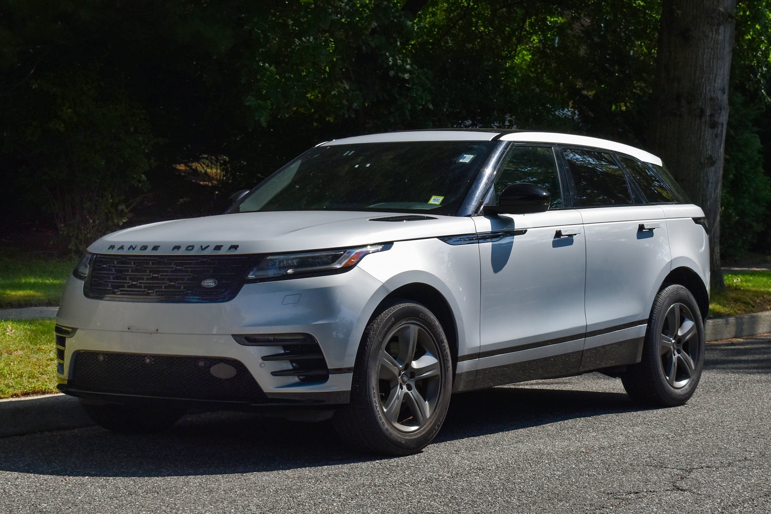 Used 2025 Land Rover Range Rover Velar Dynamic SE AWD/4WD image 2