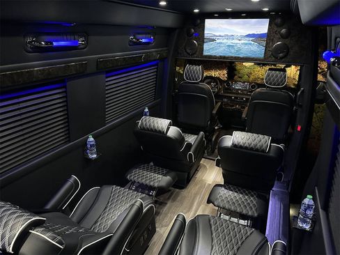 Used 2024 Mercedes-Benz Sprinter 3500 image 30