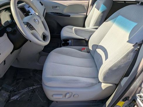 Used 2012 Toyota Sienna LE image 16