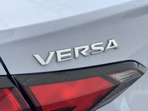Used 2024 Nissan Versa SV FWD image 3