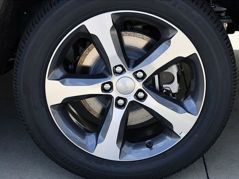 New 2025 Jeep Grand Cherokee L Limited image 5