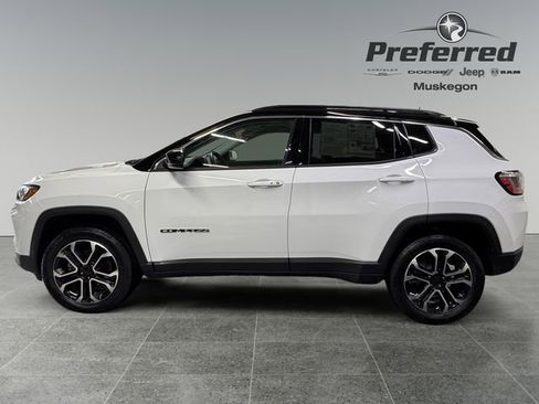 Used 2022 Jeep Compass Limited image 9