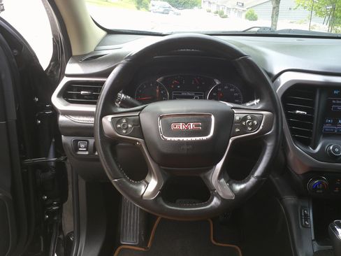 Used 2017 GMC Acadia SLT AWD/4WD image 19