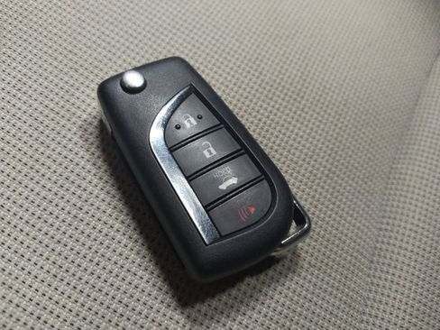 Used 2022 Toyota Corolla LE FWD image 32