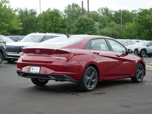 Used 2023 Hyundai Elantra SEL FWD image 6