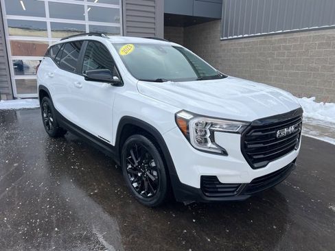 Used 2023 GMC Terrain SLE w/ Driver Convenience Package image 3