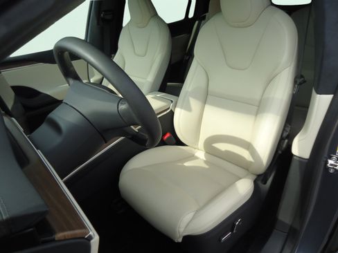 Used 2023 Tesla Model X AWD/4WD image 21