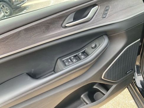 Used 2021 Jeep Grand Cherokee L Limited w/ Luxury Tech Group II image 24