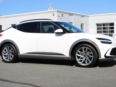 Used 2023 Genesis GV60 Advanced AWD/4WD image 4