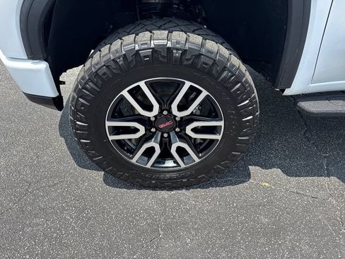 Used 2022 GMC Sierra 1500 AT4 w/ AT4 Premium Package AWD/4WD image 12