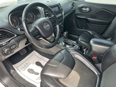 Used 2019 Jeep Cherokee Latitude Plus AWD/4WD image 23