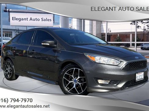 Used 2016 Ford Focus SE w/ SE Sport Package FWD image 1