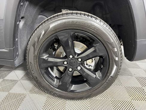 Used 2025 Jeep Grand Cherokee Limited w/ Black Appearance Package AWD/4WD image 18