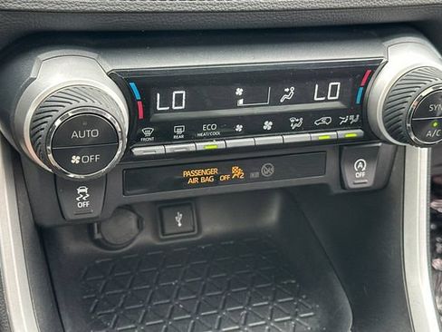 Used 2021 Toyota RAV4 XLE w/ Convenience Package FWD image 23