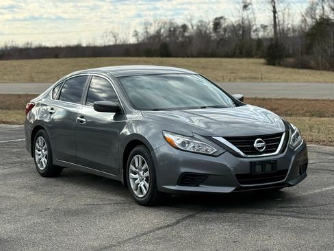 Used 2018 Nissan Altima 2.5 S w/ S Convenience Package image 1