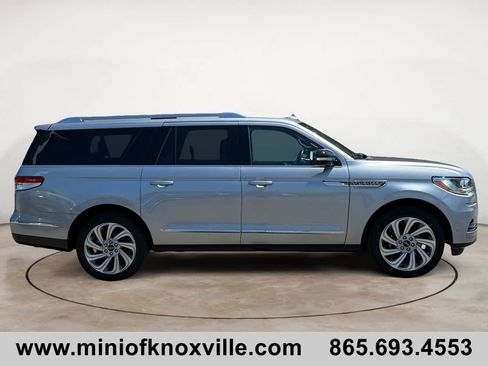 Used 2024 Lincoln Navigator L Reserve AWD/4WD image 2