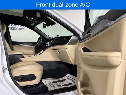Used 2023 Jeep Grand Cherokee Limited w/ Luxury Tech Group II AWD/4WD image 16