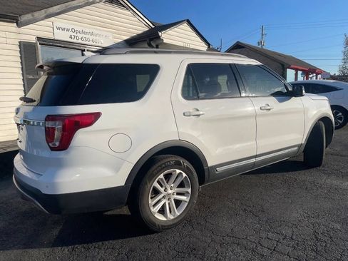 Used 2017 Ford Explorer XLT w/ Equipment Group 201A FWD image 10