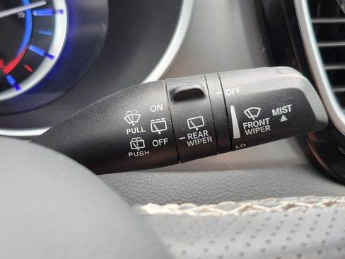 Used 2020 Chrysler Pacifica Limited w/ S Appearance Package FWD image 17