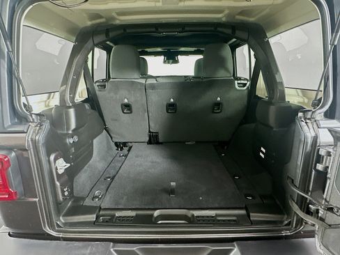 Used 2025 Jeep Wrangler Unlimited Rubicon AWD/4WD image 27