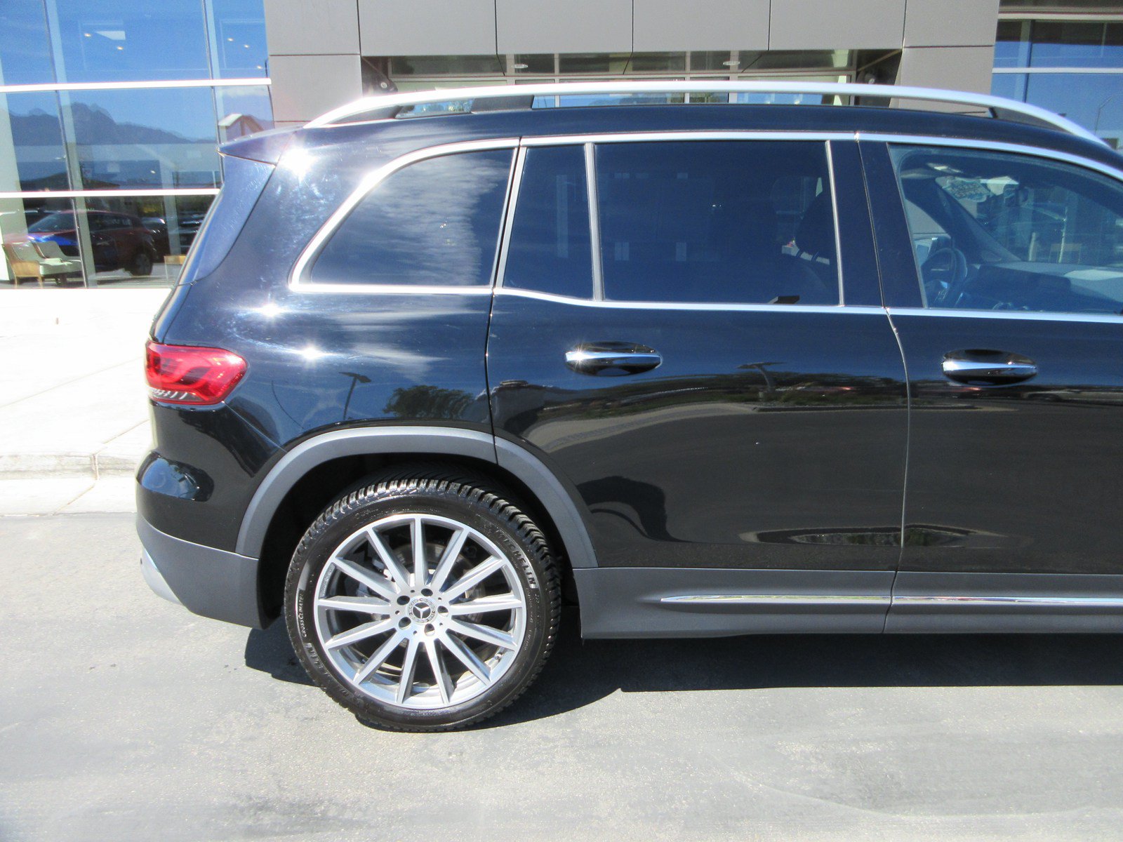 Used 2022 Mercedes-Benz GLB 250 4MATIC image 11