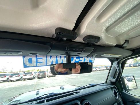 Used 2021 Jeep Wrangler Unlimited Sahara w/ Uconnect 4C Nav & Sound Group image 19