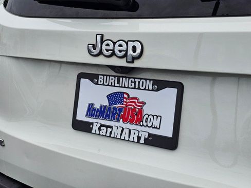 Used 2015 Jeep Renegade Latitude AWD/4WD image 16