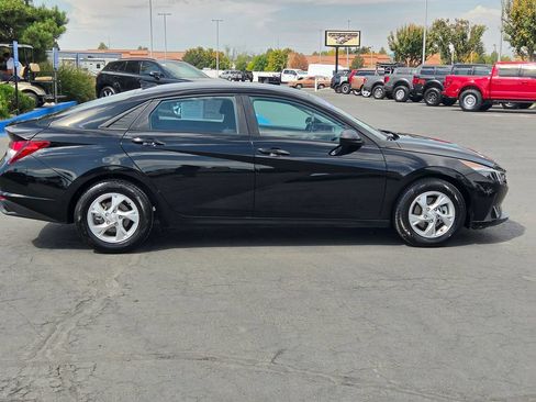 Used 2023 Hyundai Elantra SE FWD image 2