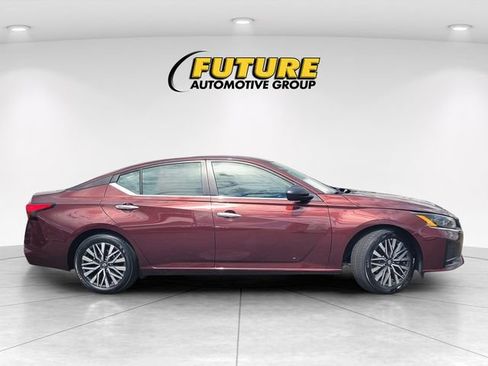 Certified 2025 Nissan Altima 2.5 SV FWD image 3
