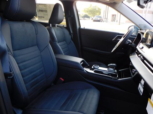 New 2025 Mitsubishi Outlander SE image 26