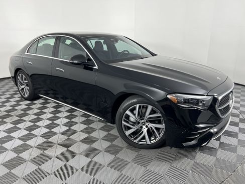 Used 2026 Mercedes-Benz E 350 4MATIC Sedan image 2