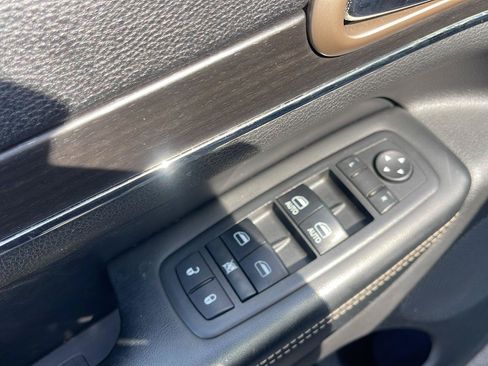Used 2016 Jeep Grand Cherokee Limited AWD/4WD image 15