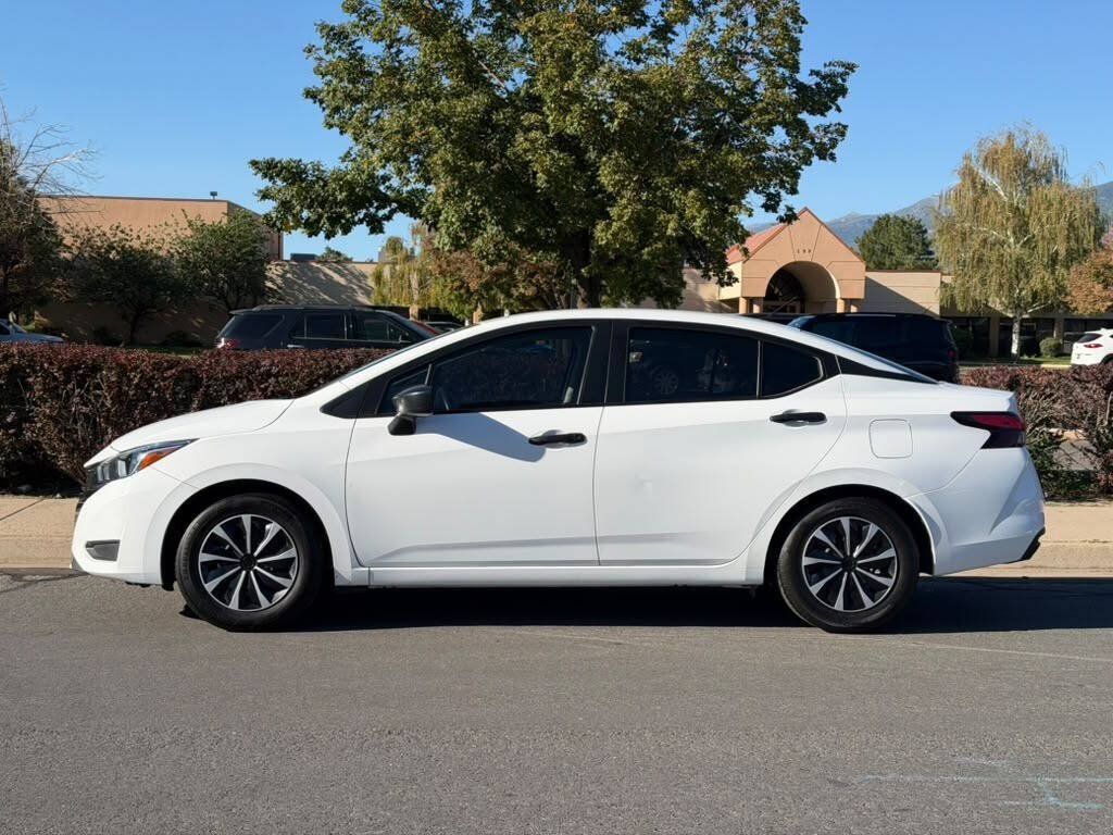 Used 2024 Nissan Versa S FWD image 2