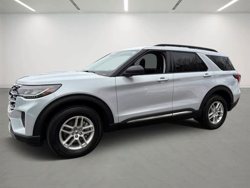 Used 2025 Ford Explorer Active image 1