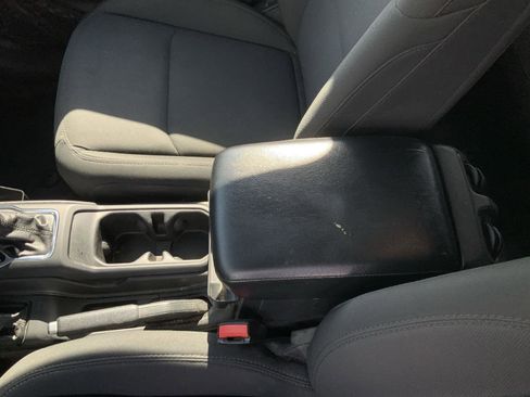 Used 2022 Jeep Wrangler Unlimited Sport image 46