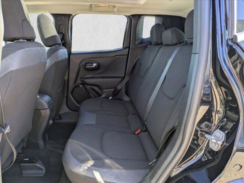 Used 2018 Jeep Renegade Altitude w/ UConnect 8.4 Nav Group image 20