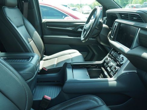 Used 2022 GMC Yukon Denali AWD/4WD image 8