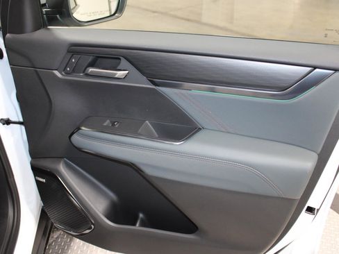 New 2026 GMC Acadia AT4 w/ Luxury Package AWD/4WD image 17