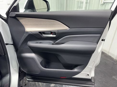 New 2026 Toyota Grand Highlander AWD Hybrid image 12