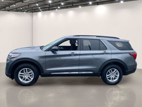 Used 2025 Ford Explorer Active AWD/4WD image 4