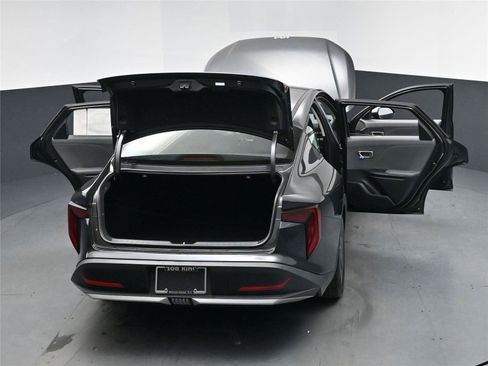 New 2025 Kia K4 LXS image 16