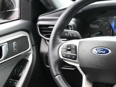 Used 2023 Ford Explorer XLT w/ Equipment Group 202A image 30