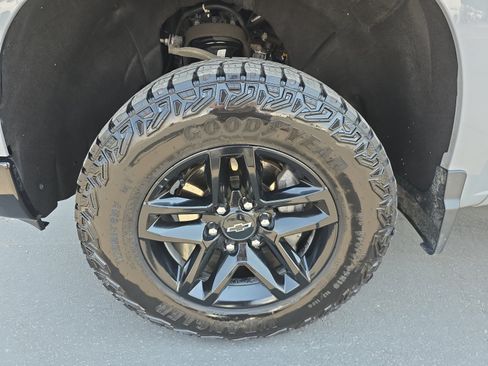 Used 2024 Chevrolet Silverado 1500 Custom Trail Boss AWD/4WD image 32