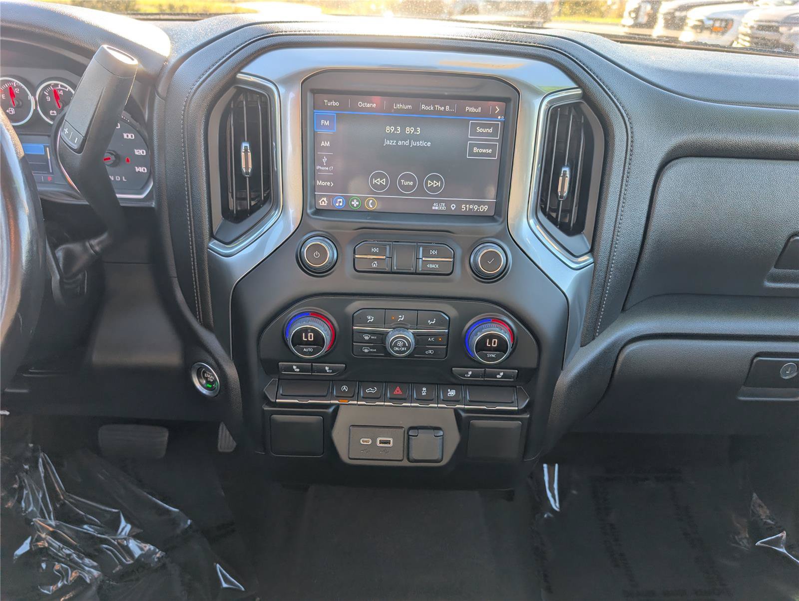 Used 2022 Chevrolet Silverado 1500 LT w/ Bed Protection Package AWD/4WD image 26