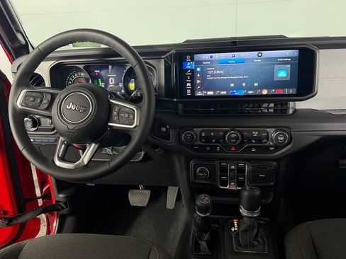Used 2025 Jeep Wrangler Unlimited Sahara AWD/4WD image 14