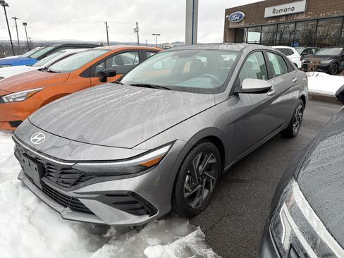 Used 2024 Hyundai Elantra SEL w/ Convenience Package image 4