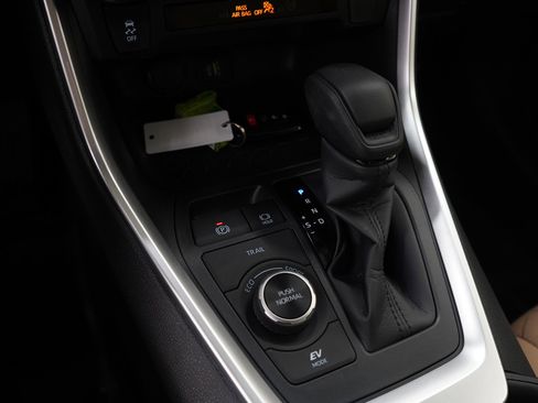 Used 2025 Toyota RAV4 XLE image 22