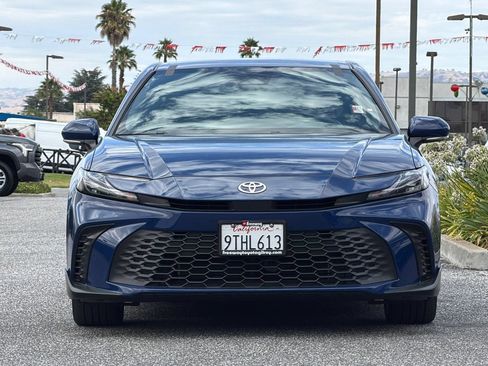 Used 2025 Toyota Camry SE FWD image 11